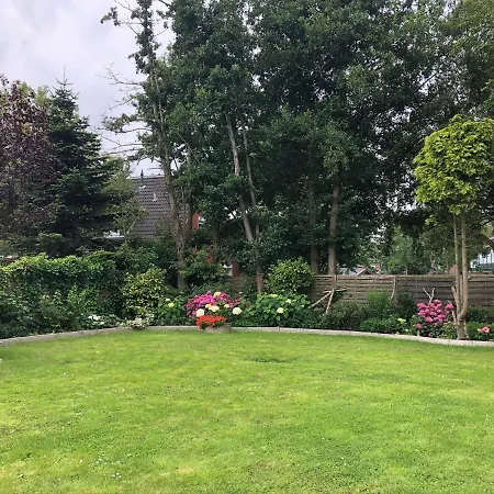 Apartman Haus Annegrete Mit Ueberdachter Terrasse Zum Garten Bensersiel