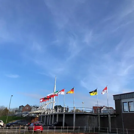 Haus Annegrete Mit Ueberdachter Terrasse Zum Garten Bensersiel