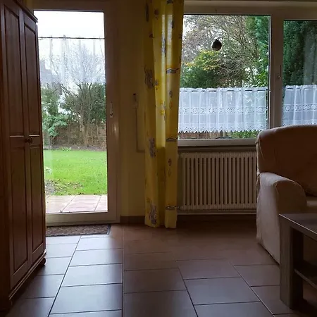 Haus Annegrete Mit Ueberdachter Terrasse Zum Garten Apartman Bensersiel